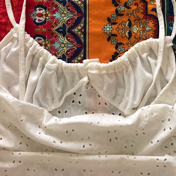 A GREAT CLASSIC LACE TOP. ADJUSTABLE. NEW WITH TAGS. GORGEOUS!! - Picture 4 of 4